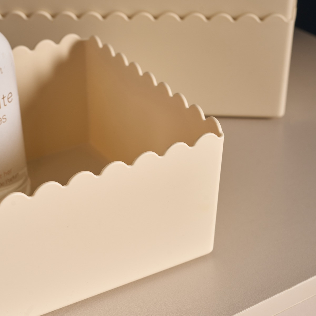 OHS Scalloped Plastic Tub, Cream - 2 Pack>