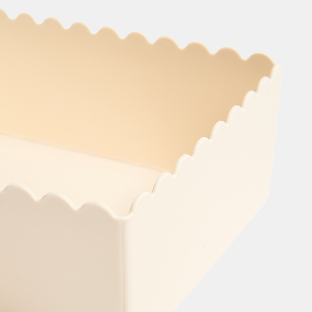 OHS Scalloped Plastic Tub, Cream - 2 Pack>