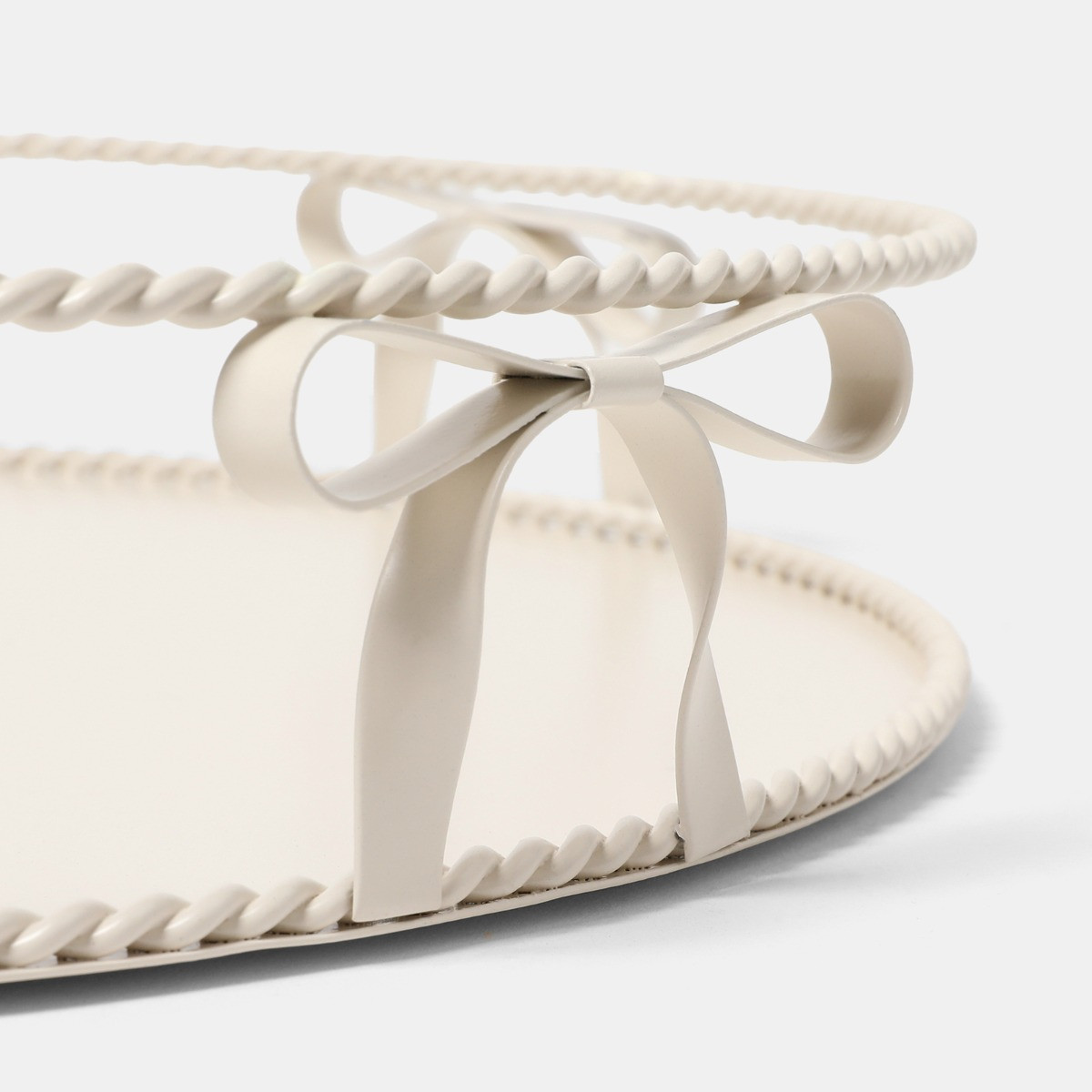 OHS Bow Round Metal Tray - Cream>