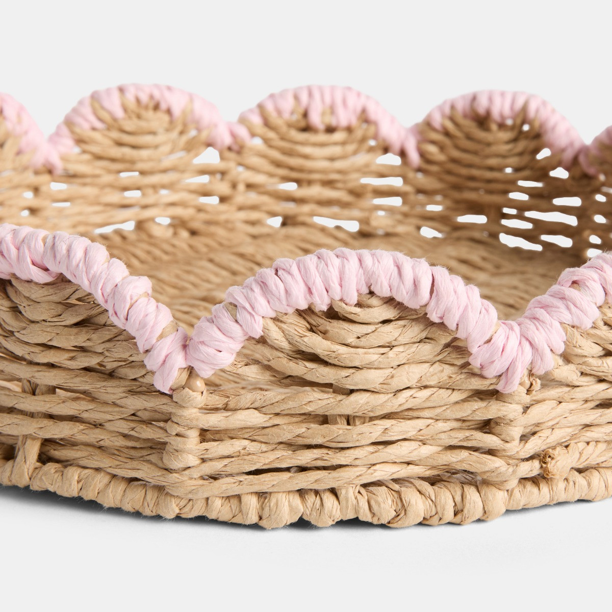 OHS Scalloped Trim Seagrass Tray - Natural/Pink>