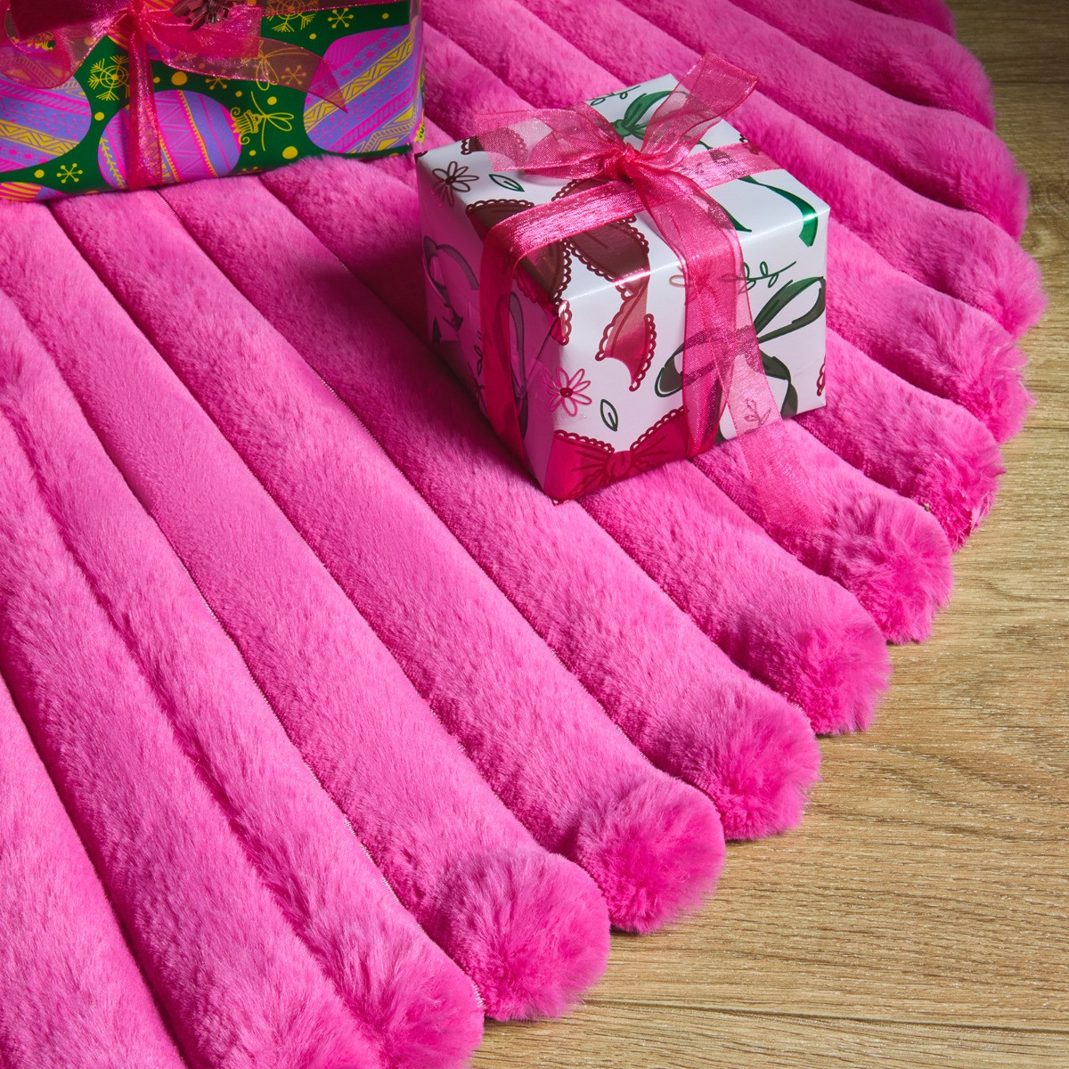 OHS Ribbed Faux Fur Christmas Tree Skirt - Hot Pink>
