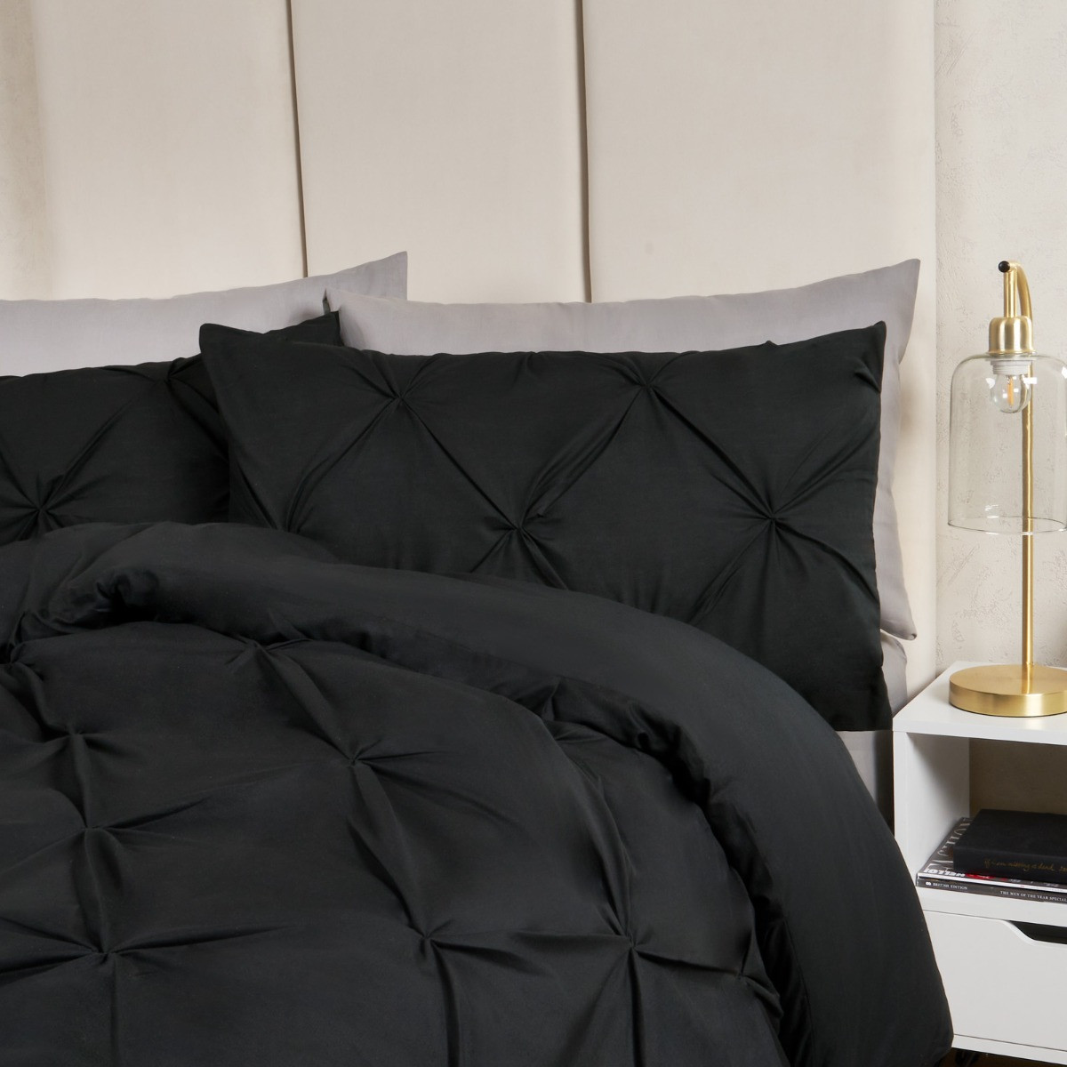 OHS Polycotton Diamond Pintuck Pinch Pleat Duvet Set, Black - Double>