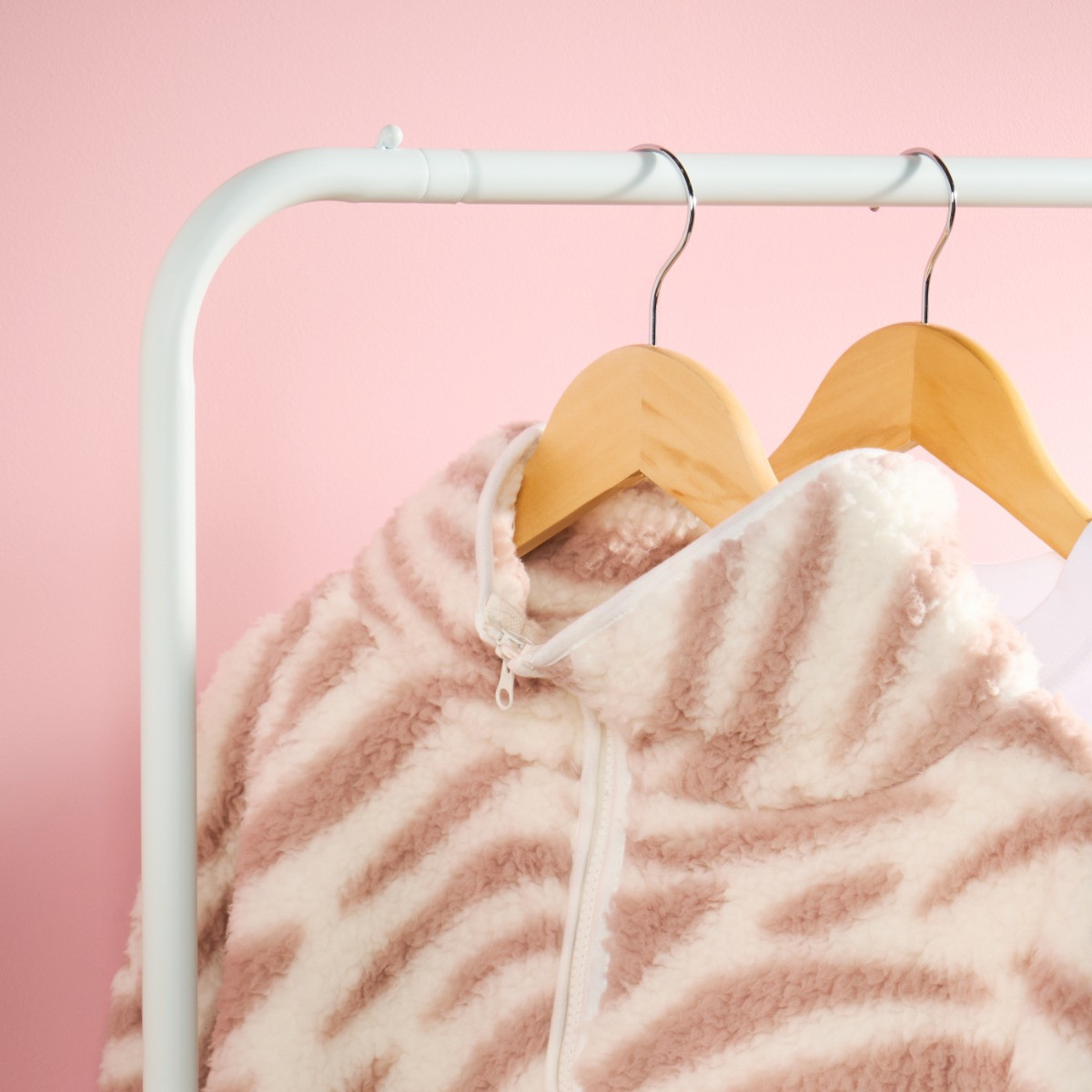 OHS Heavy Duty Clothes Rail With Rack - White>