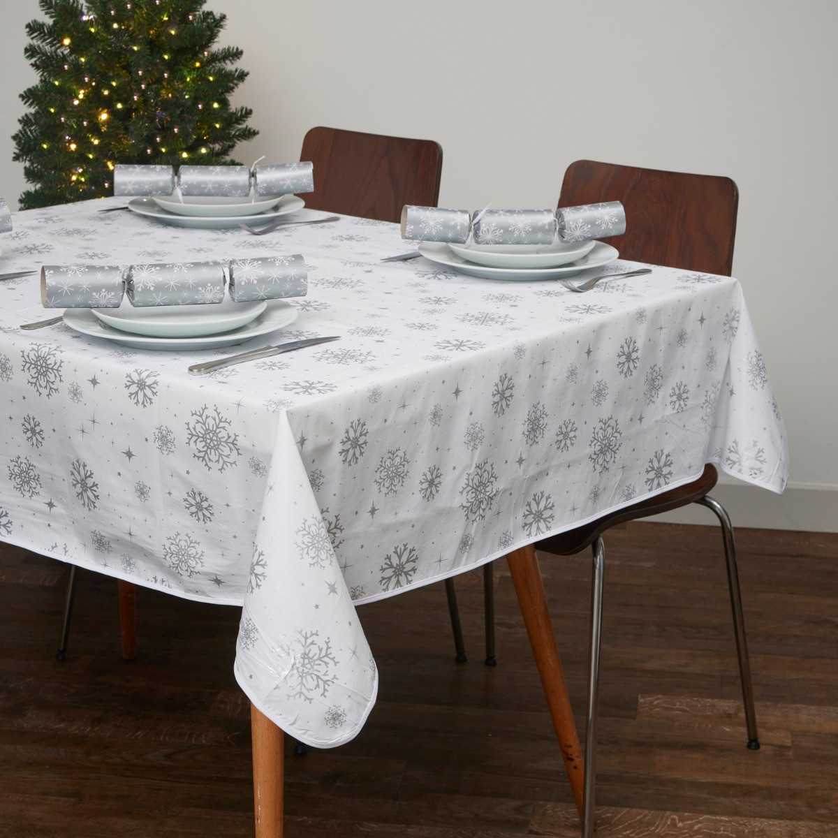 OHS Snowflake Print Tablecloth - White/Silver>