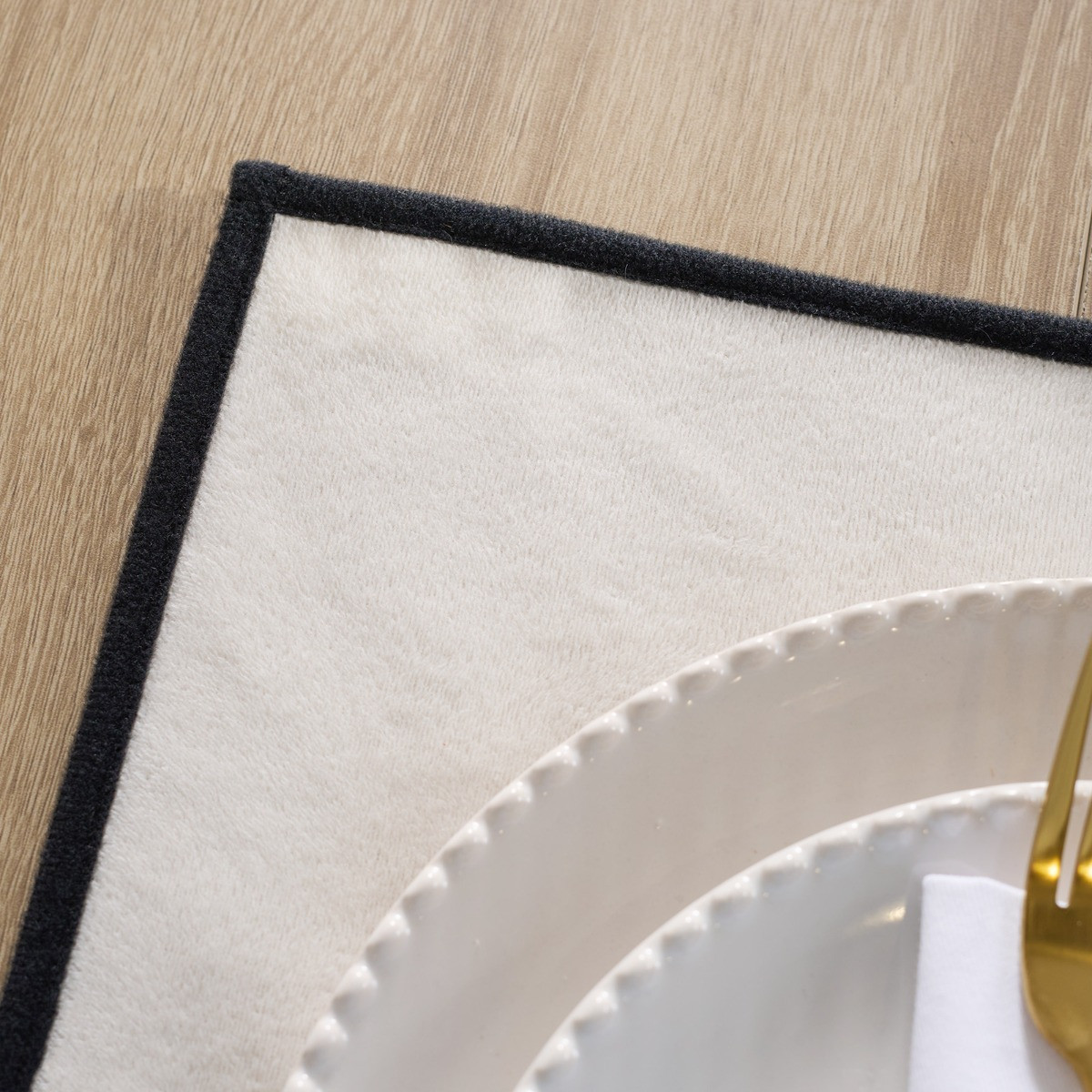 OHS Piped Trim Placemats, Monochrome - 4 Pack>