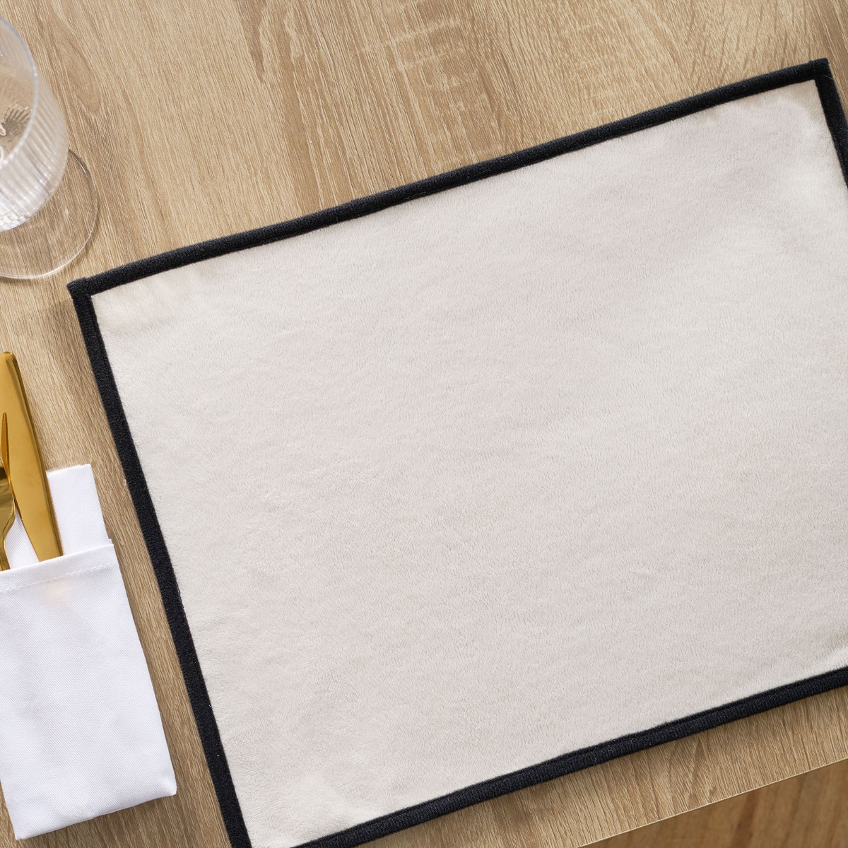 OHS Piped Trim Placemats, Monochrome - 4 Pack>