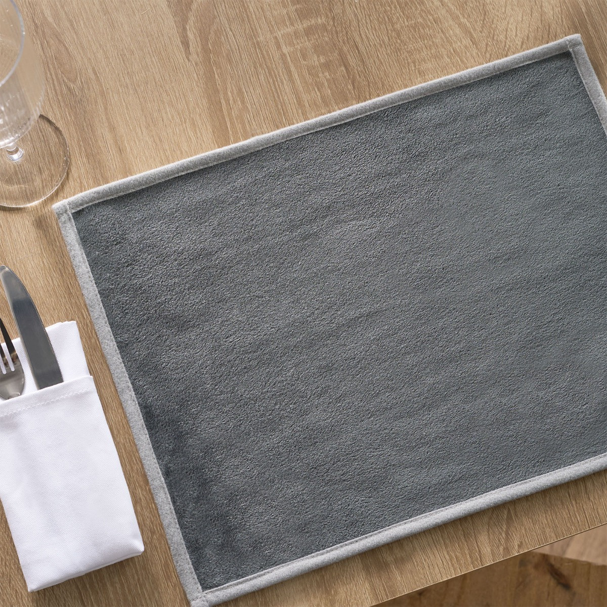 OHS Piped Trim Placemats, Charcoal/Silver - 4 Pack>