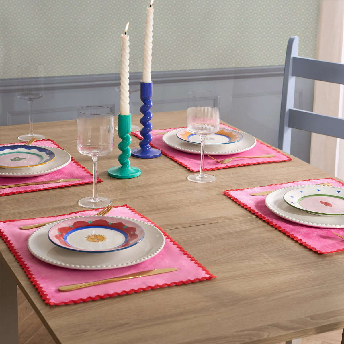 OHS Scallop Placemats, Pink/Red - 4 Pack>