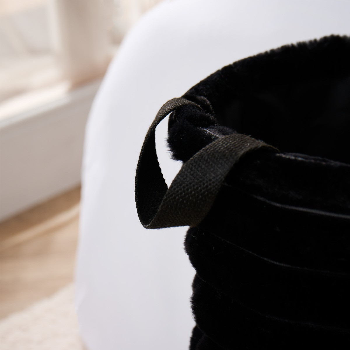 OHS Faux Fur Ribbed Laundry Bag - Black>