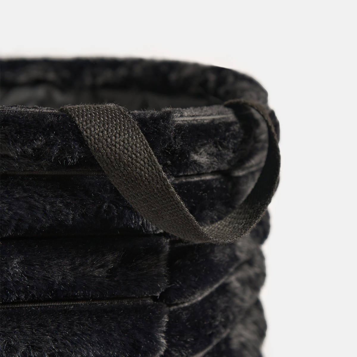 OHS Faux Fur Ribbed Laundry Bag - Black>
