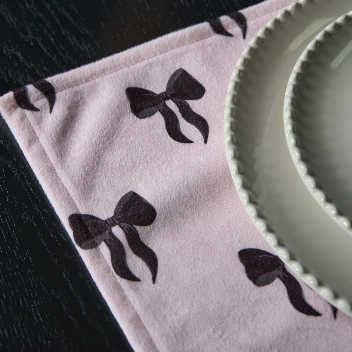 OHS Bow Print Placemats, Light Pink - 4 Pack>