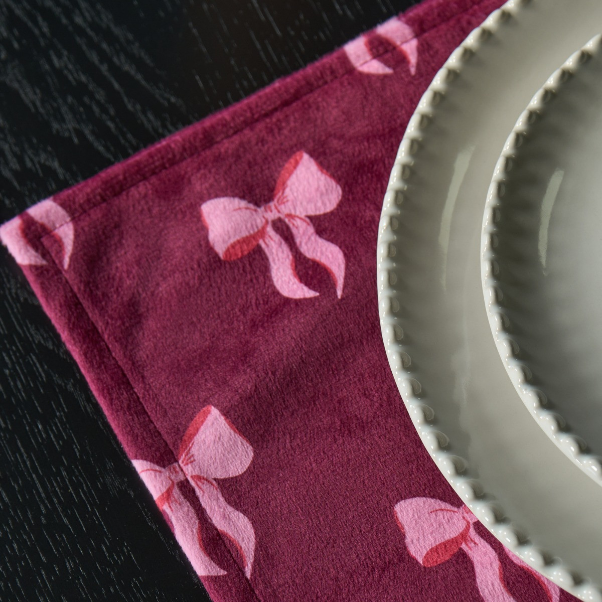 OHS Bow Print Placemats, Burgundy - 4 Pack>