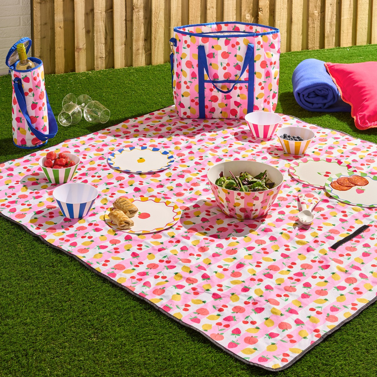 OHS Fruit Print Picnic Blanket - Pink>