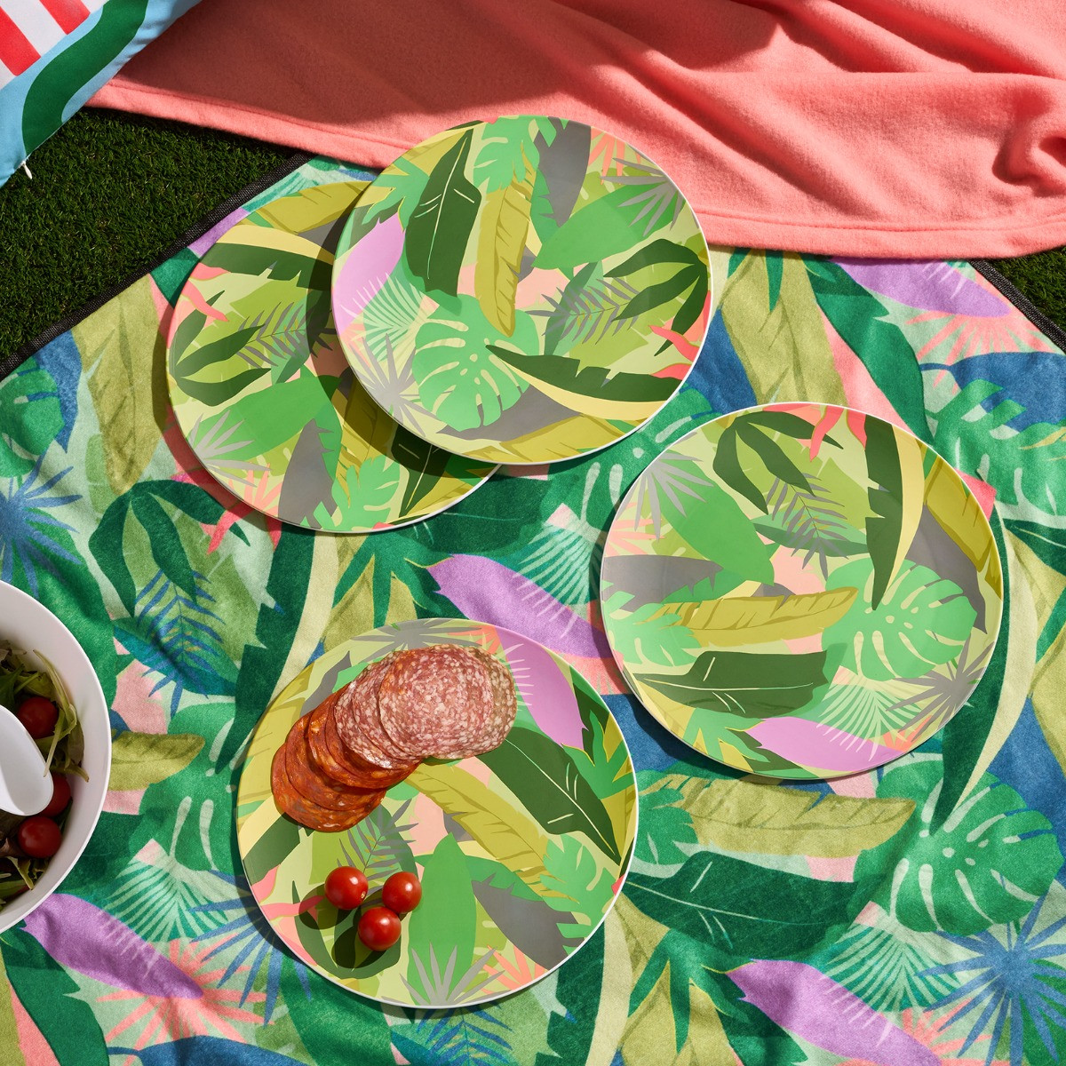 OHS Palm Print Picnic Plates, Green - 4 Pack>