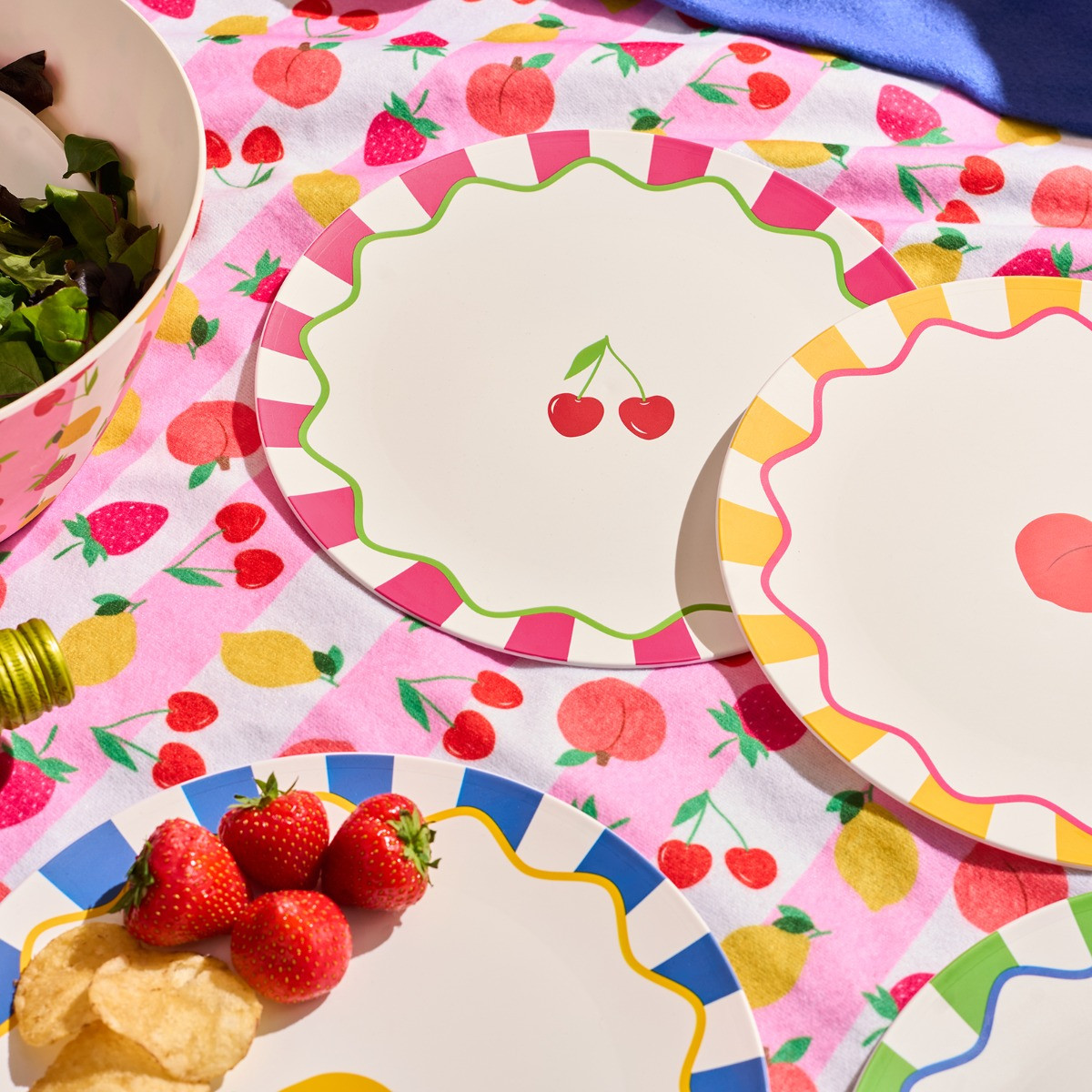OHS Fruit Print Picnic Plates, Pink - 4 Pack>
