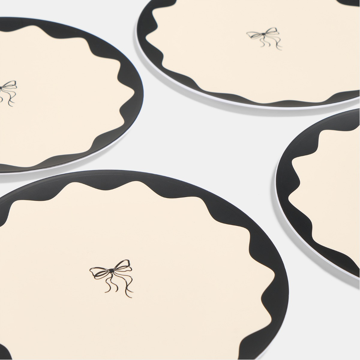 OHS Bow Print Picnic Plates, Monochrome - 4 Pack>