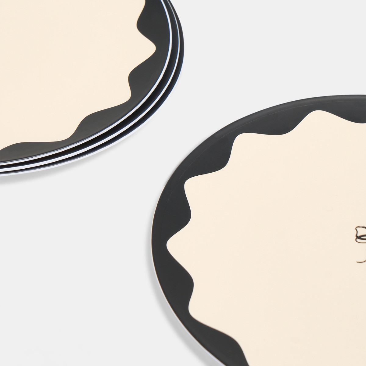 OHS Bow Print Picnic Plates, Monochrome - 4 Pack>