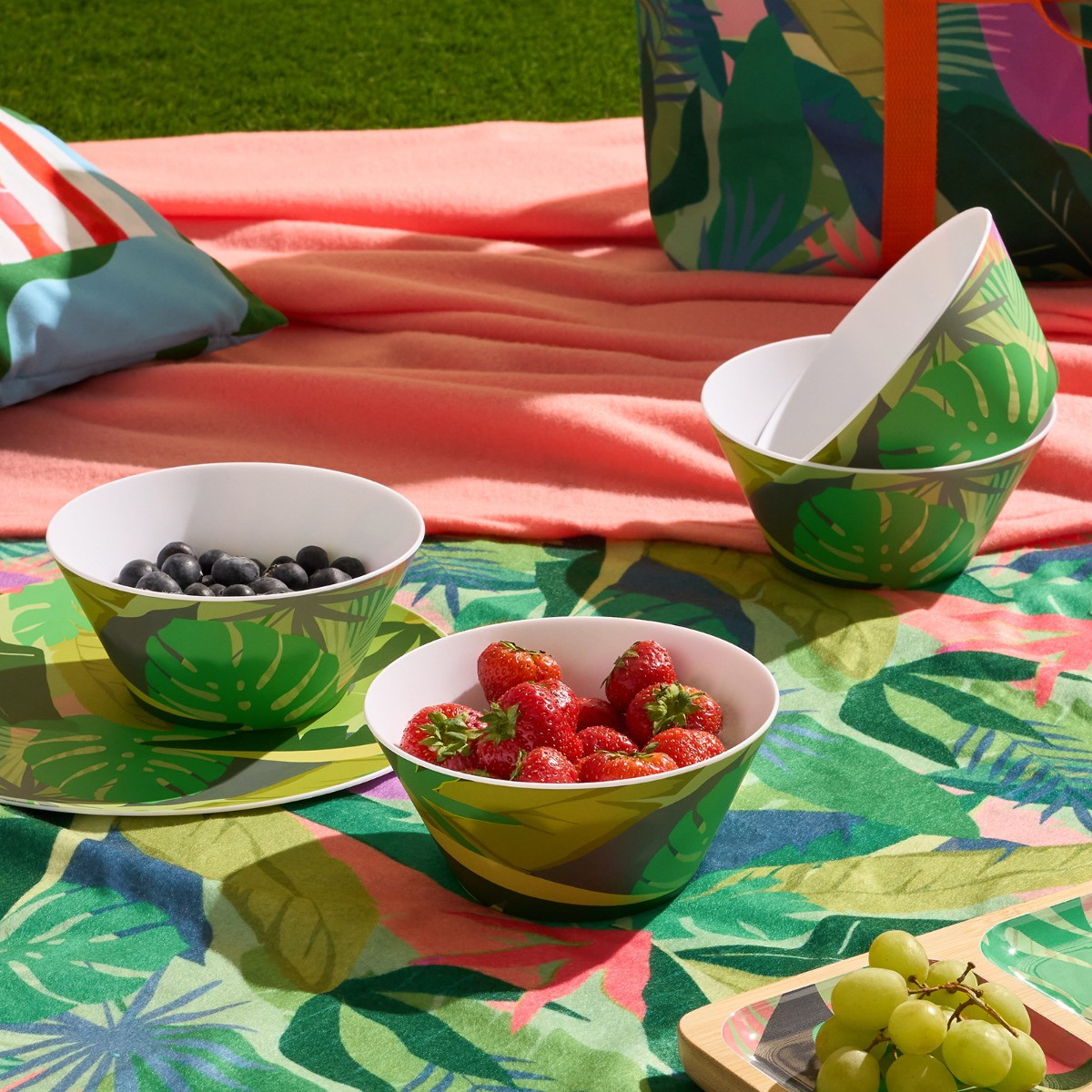 OHS Palm Print Picnic Bowls, Green - 4 Pack>