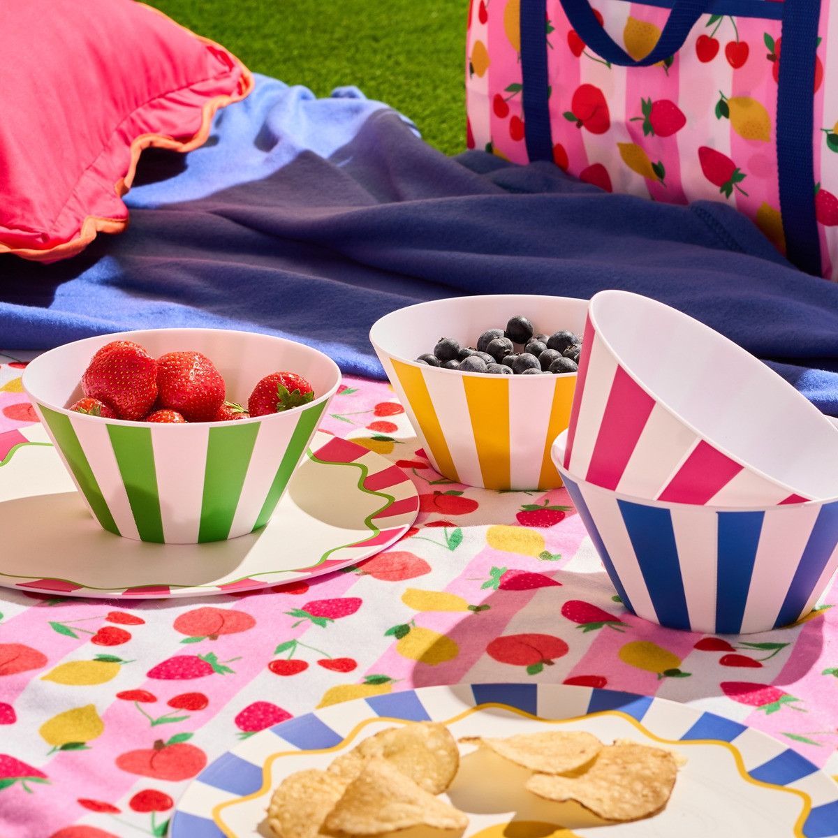 OHS Stripe Print Picnic Bowls, Pink - 4 Pack>