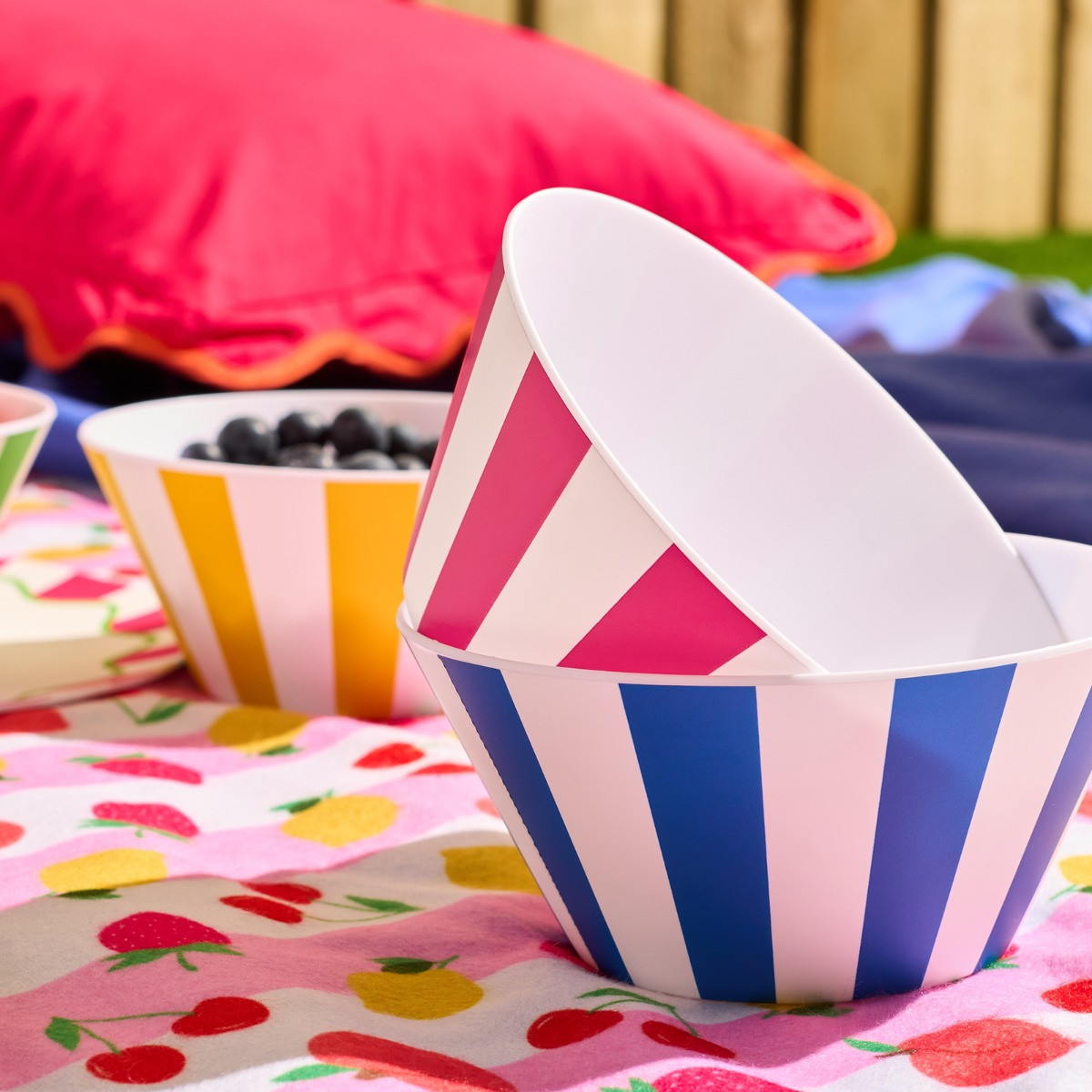 OHS Stripe Print Picnic Bowls, Pink - 4 Pack>