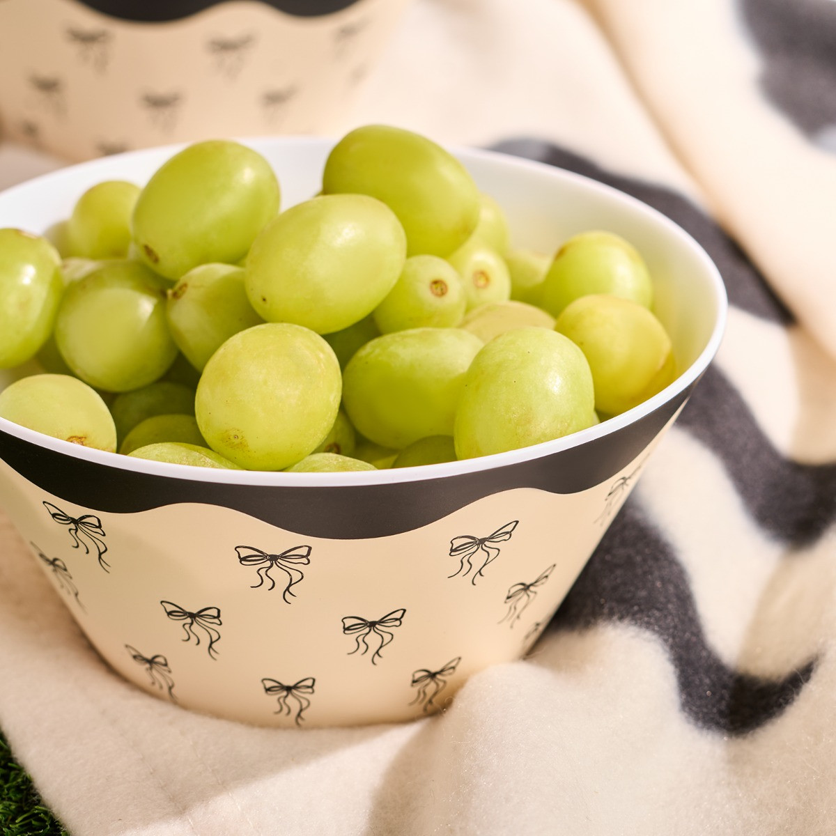 OHS Bow Print Picnic Bowls, Monochrome - 4 Pack>
