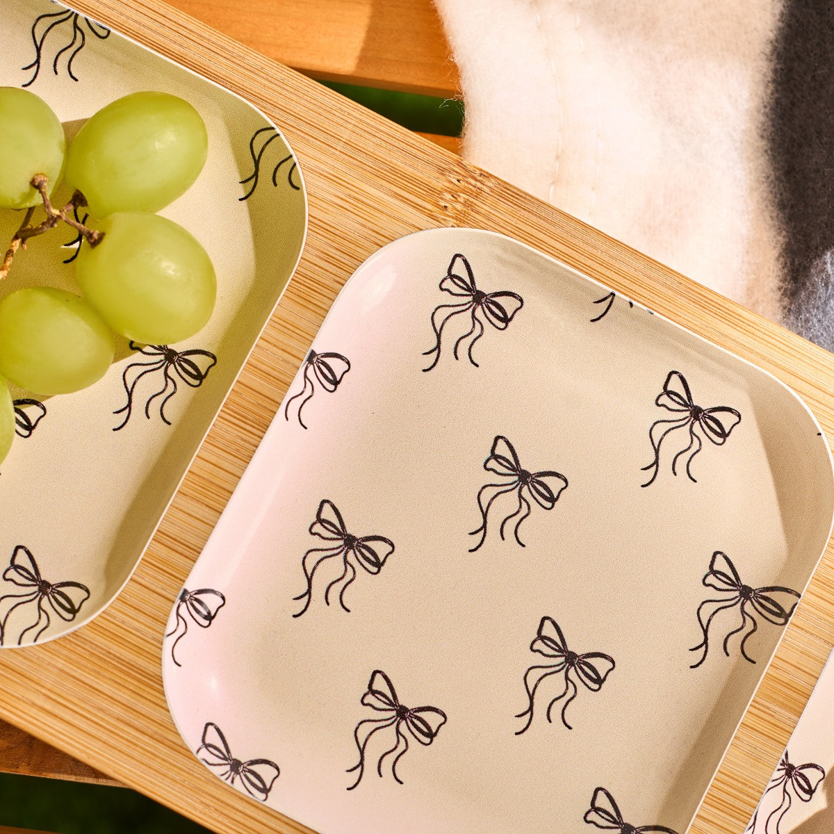 OHS Bow Print Bamboo 3-Section Picnic Serving Board - Monochrome>