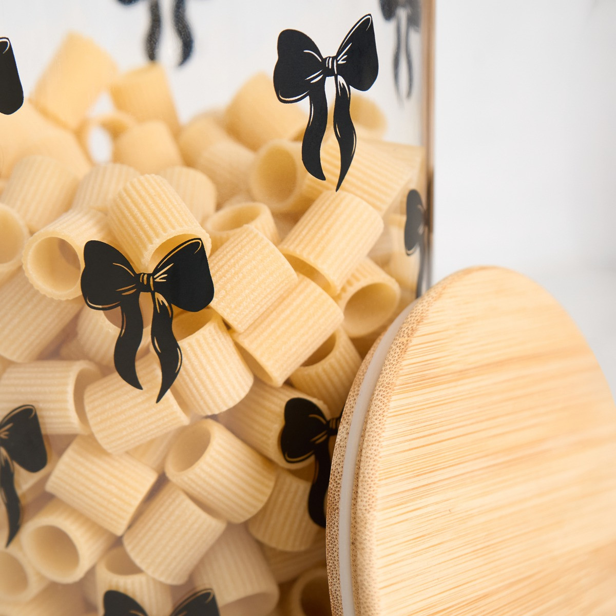 OHS Medium Bow Plastic Round Storage Container with Bamboo Lid - Clear/Black>