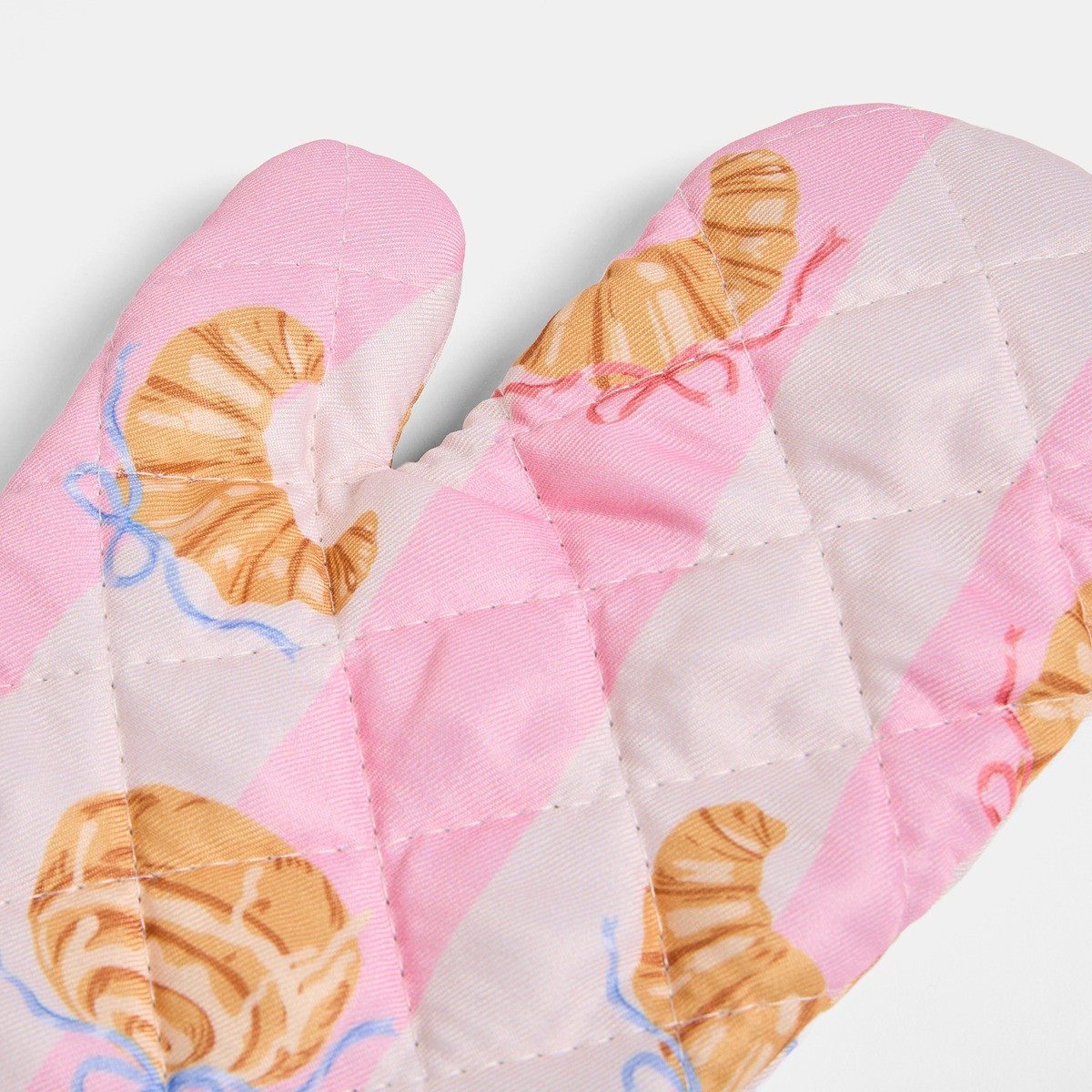 OHS Croissant Print Oven Mit & Pot Stand Set - Pink/White>