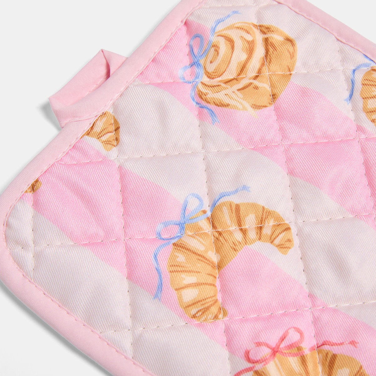 OHS Croissant Print Oven Mit & Pot Stand Set - Pink/White>