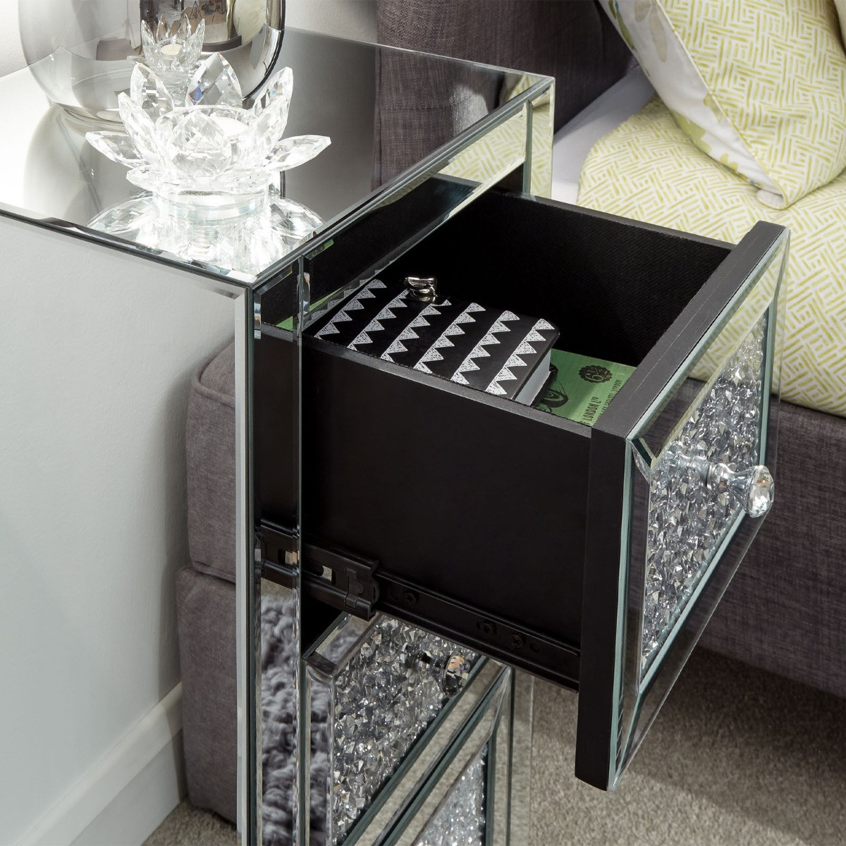 Lucia 3 Drawer Jewelled Chest Mirrored>