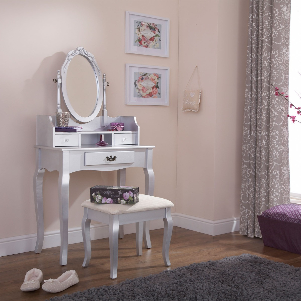 Lumberton Dresser with Stool - Silver>