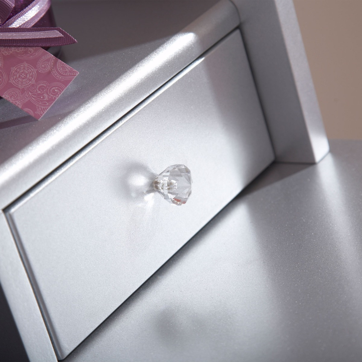 Lumberton Dresser with Stool - Silver>