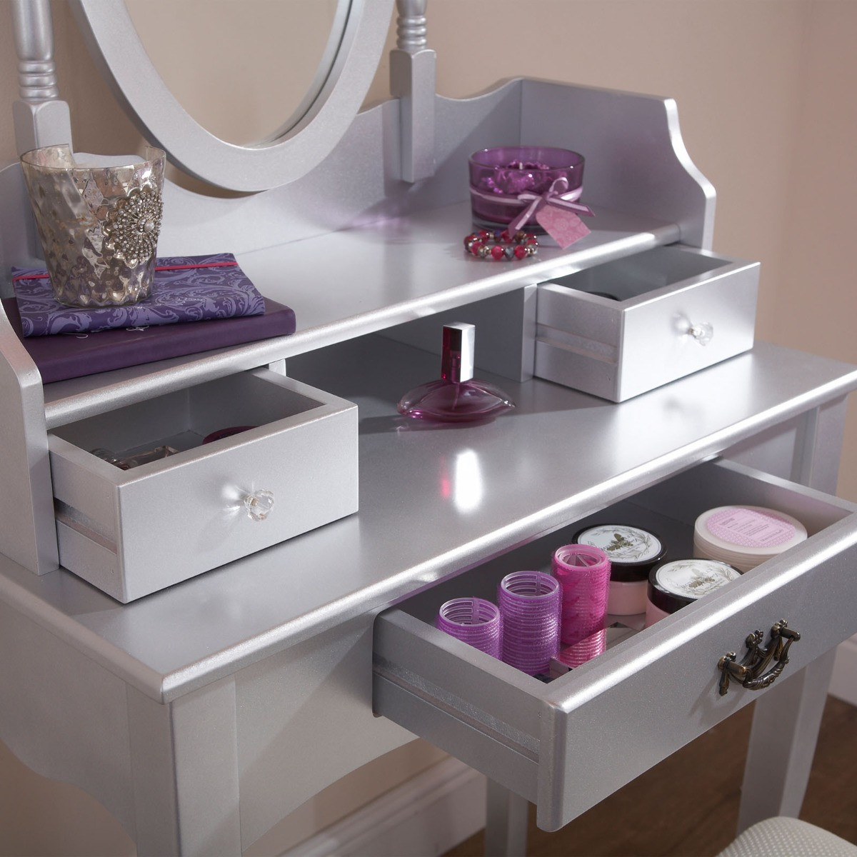 Lumberton Dresser with Stool - Silver>