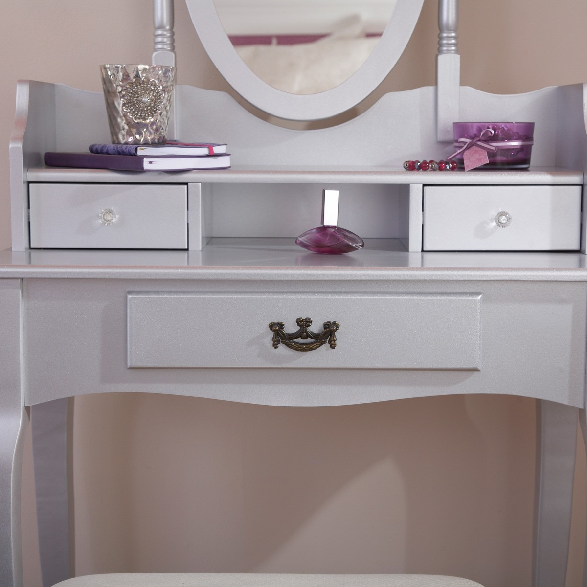 Lumberton Dresser with Stool - Silver>