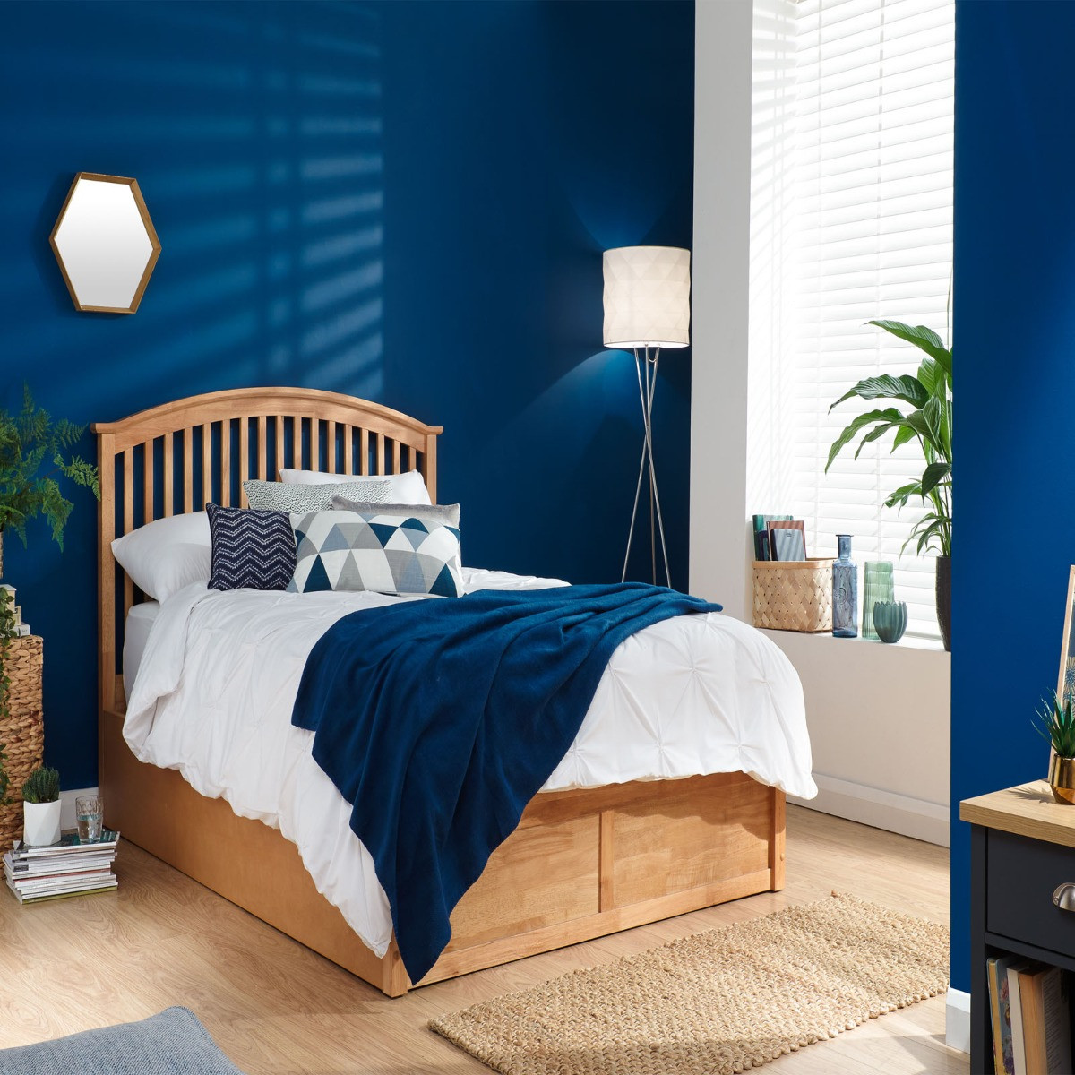 Madrid Wooden Ottoman Storage Bed, 5ft King - Oak>