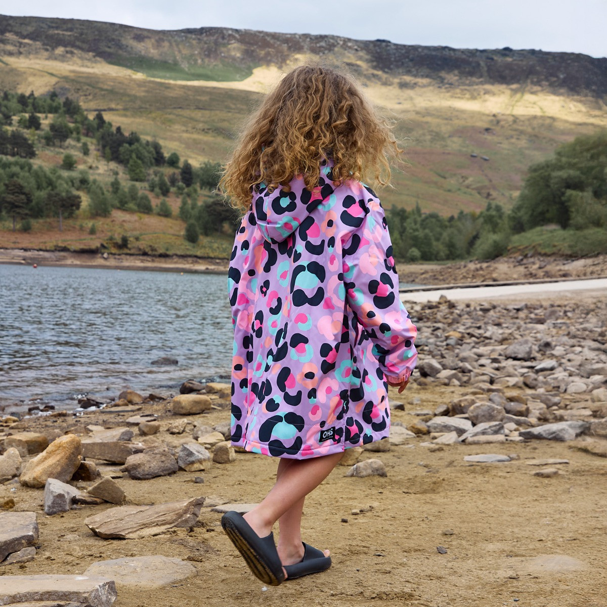 OHS Kids Water Resistant Leopard Print Sherpa Drying Robe, Lilac - S/M>