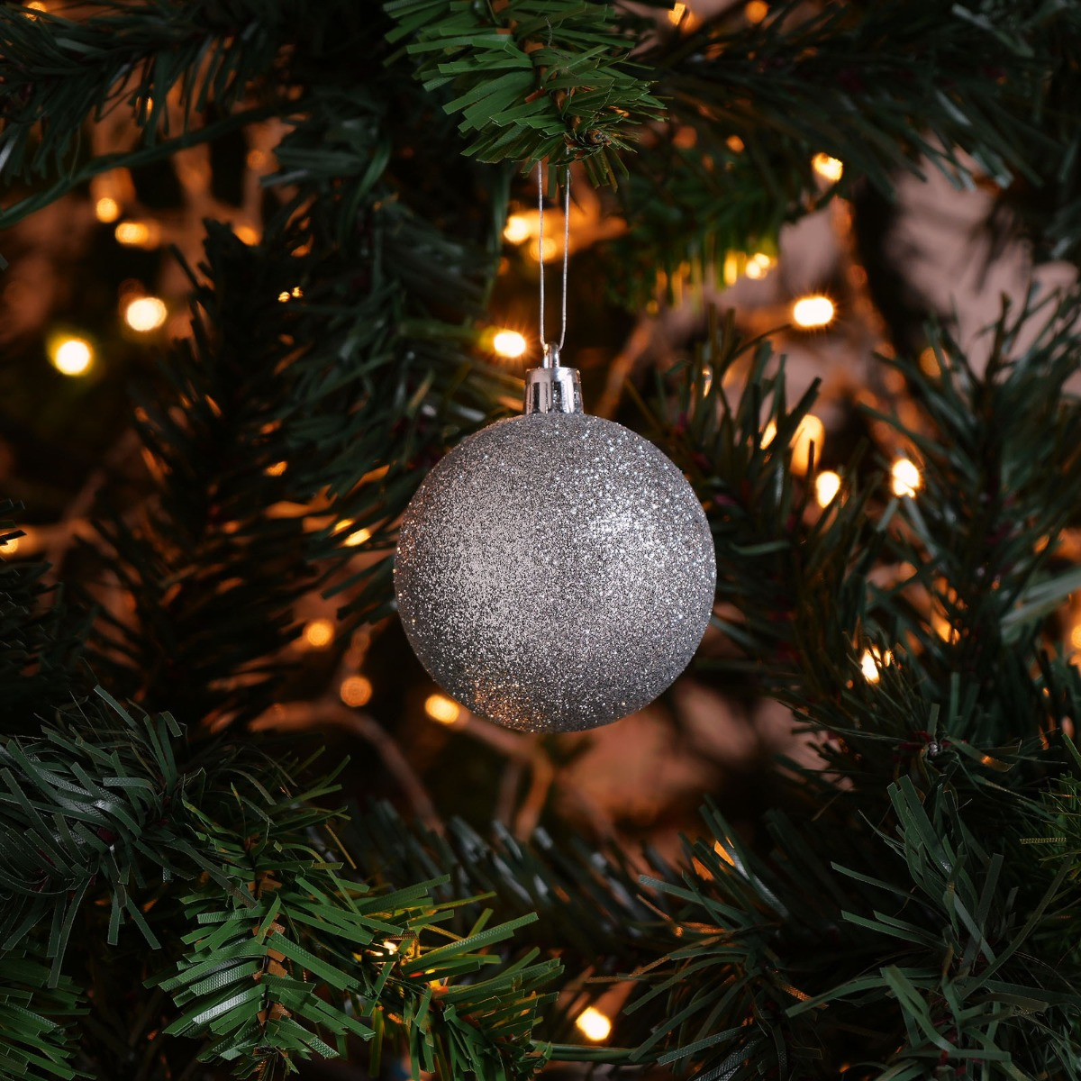 Pack of 6 Christmas Baubles - Silver>