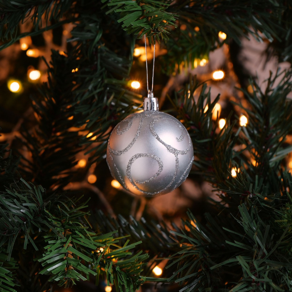 Pack of 6 Christmas Baubles - Silver>