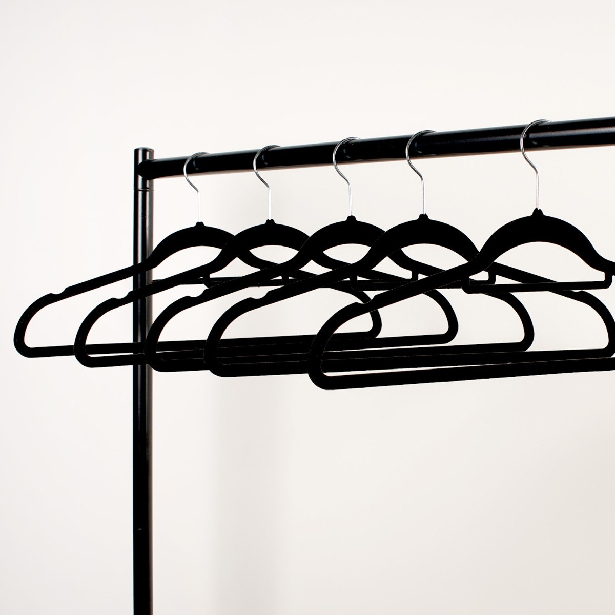 OHS Essentials Velvet Flocked Hangers - Black>
