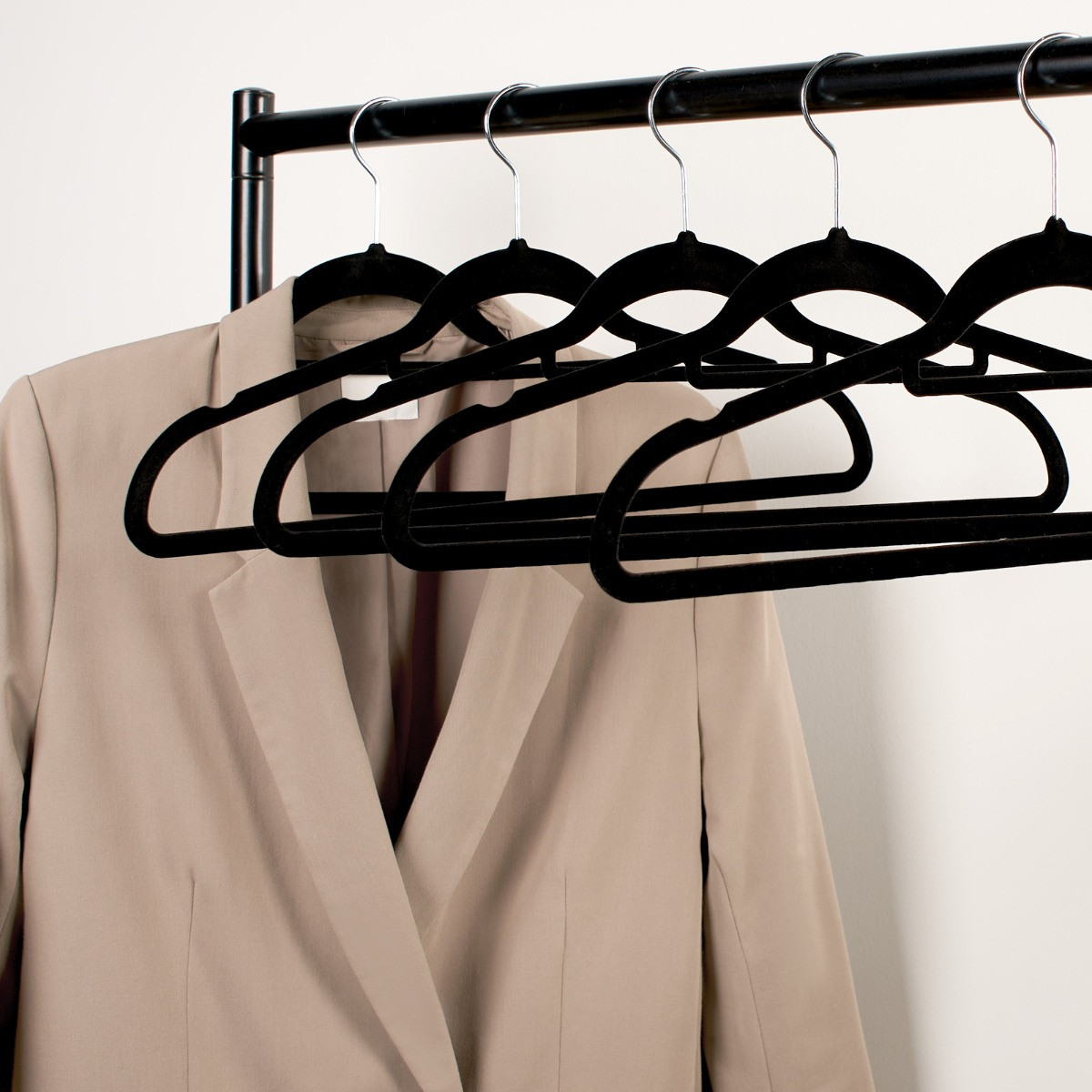 OHS Essentials Velvet Flocked Hangers - Black>