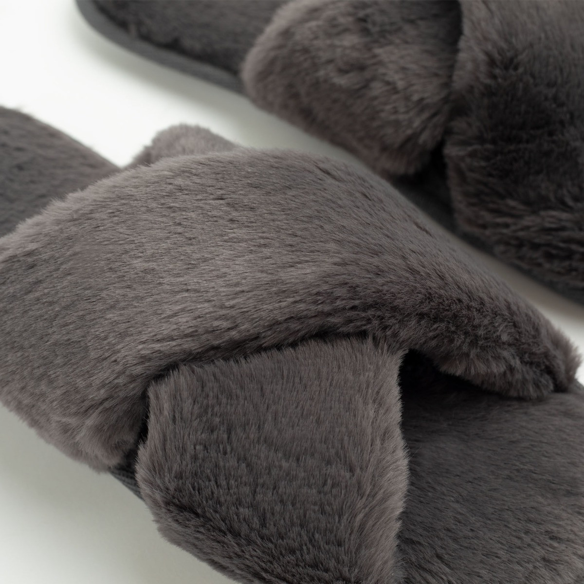 OHS Faux Fur Cross Strap Slippers - Grey>