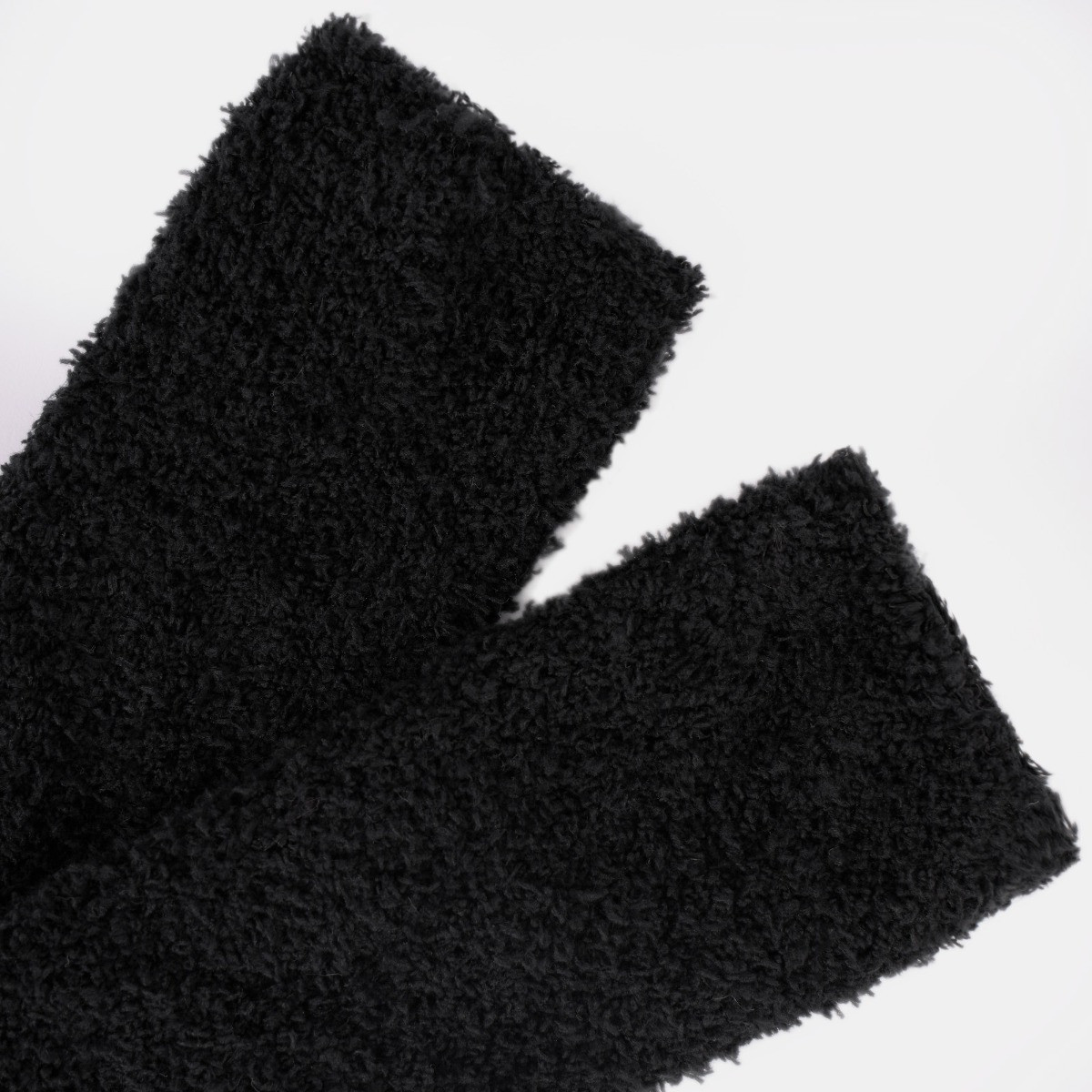 OHS Fluffy Fleece Socks - Black>