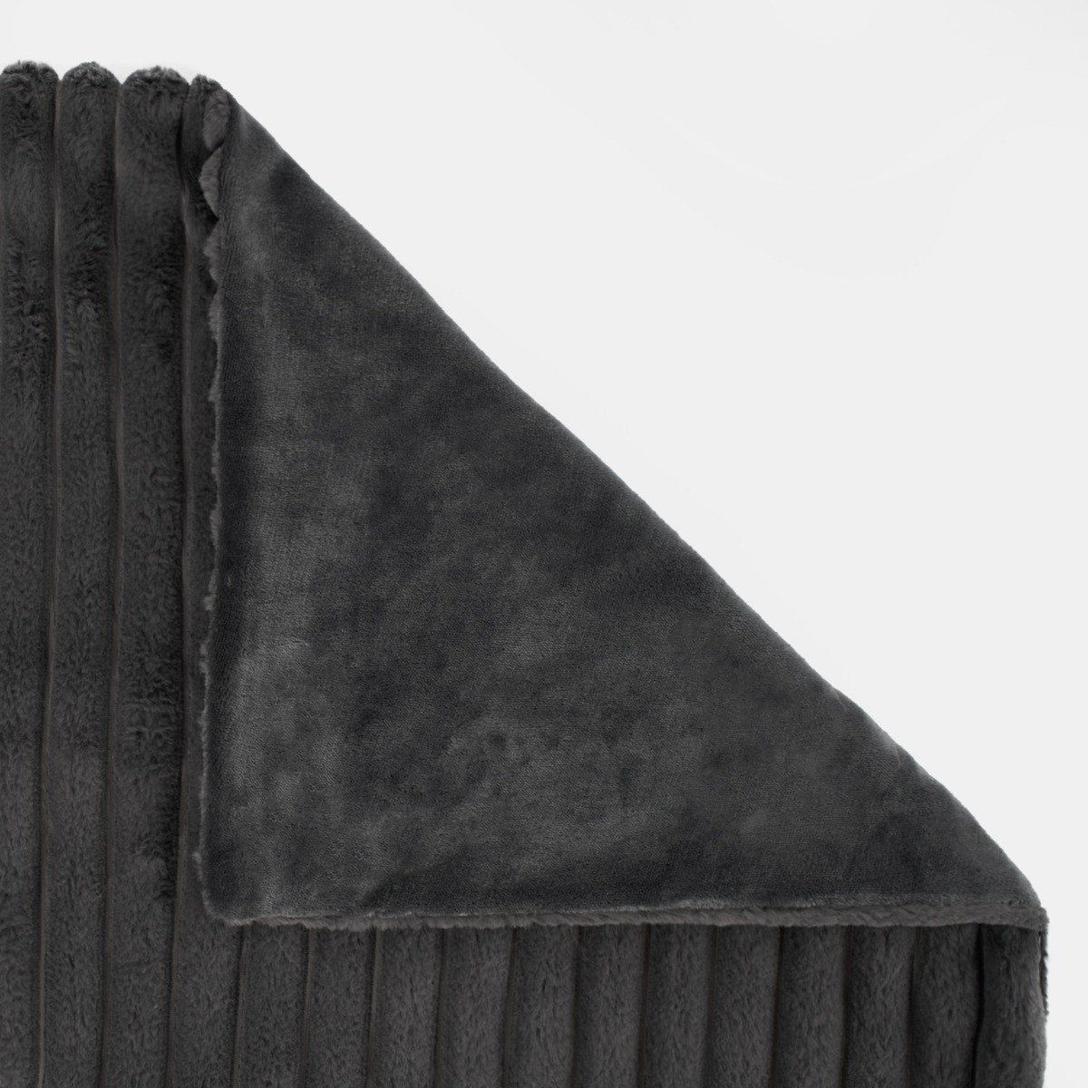 OHS Faux Fur Thick Ribbed Throw - Charcoal>