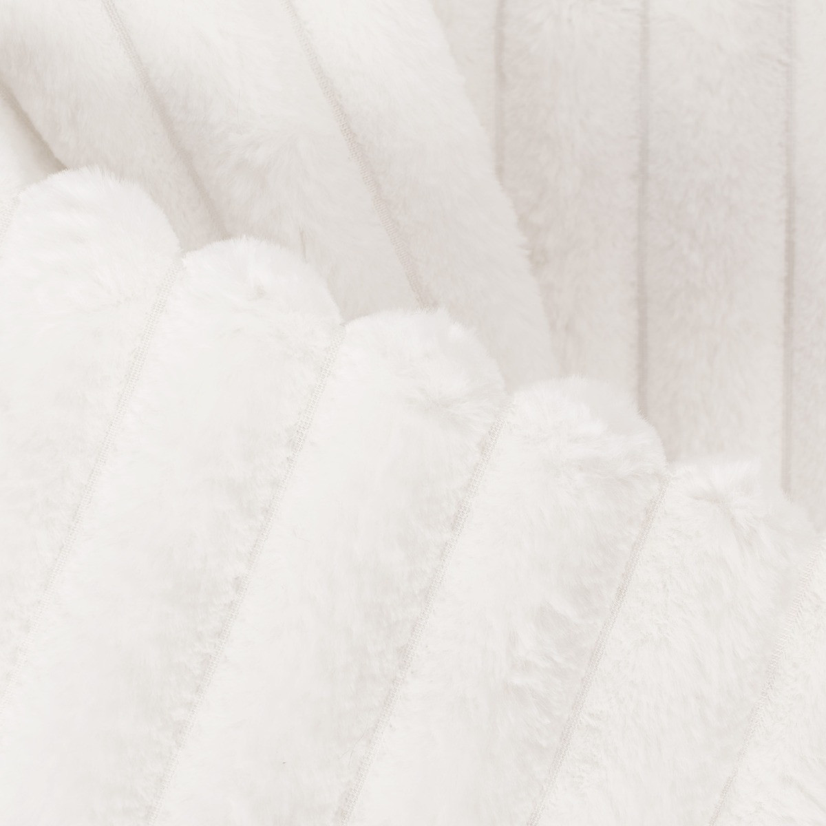 OHS Faux Fur Thick Ribbed Throw - White>
