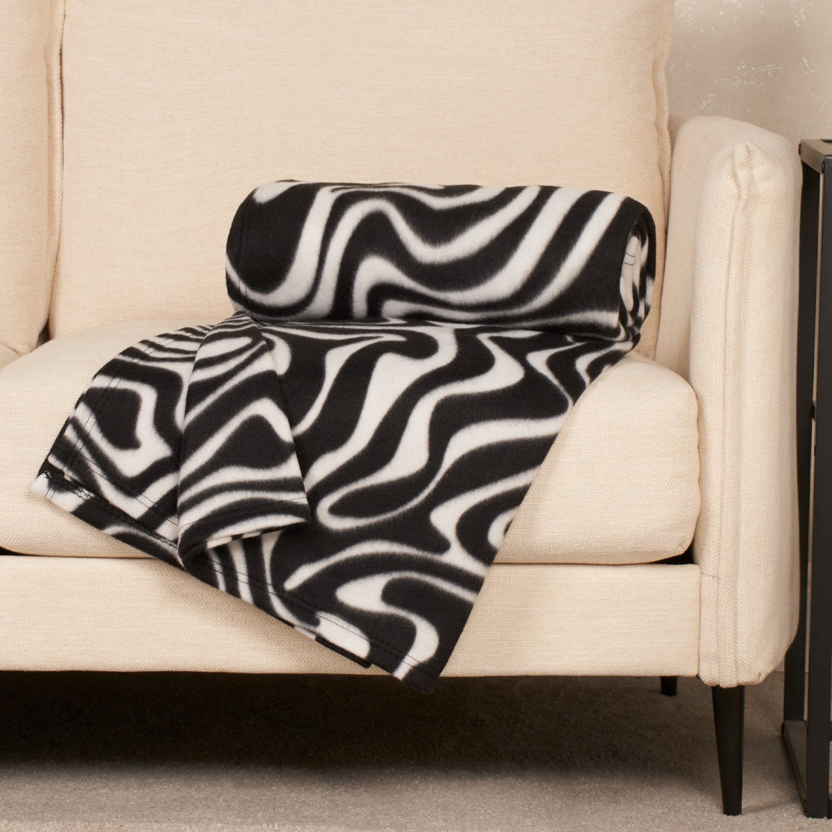 OHS Abstract Pattern Polar Fleece Throw Black & White