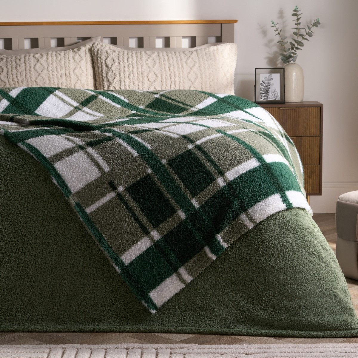 OHS Check Print Teddy Throw, Green - 125 x 150cm>