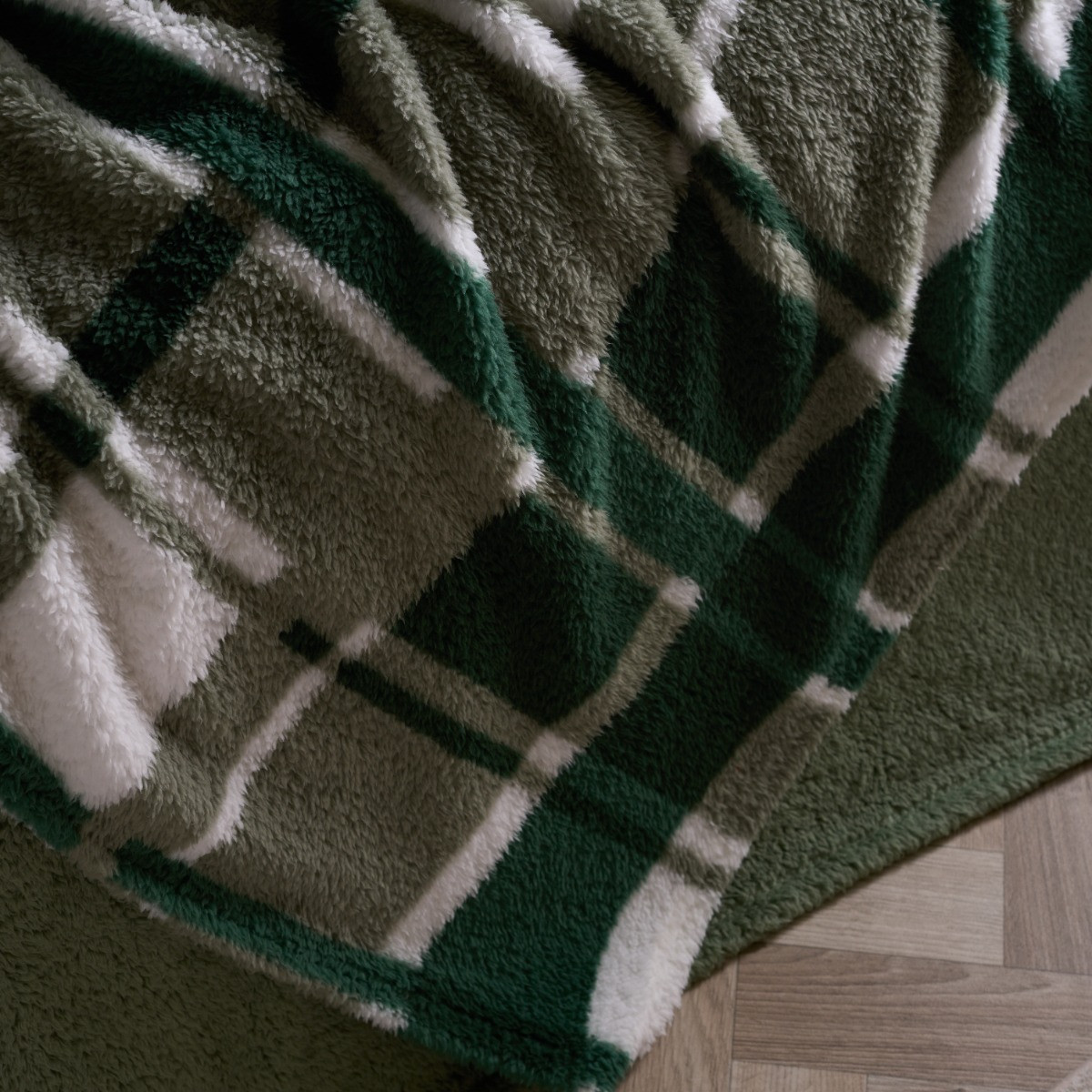 OHS Check Print Teddy Throw, Green - 125 x 150cm>