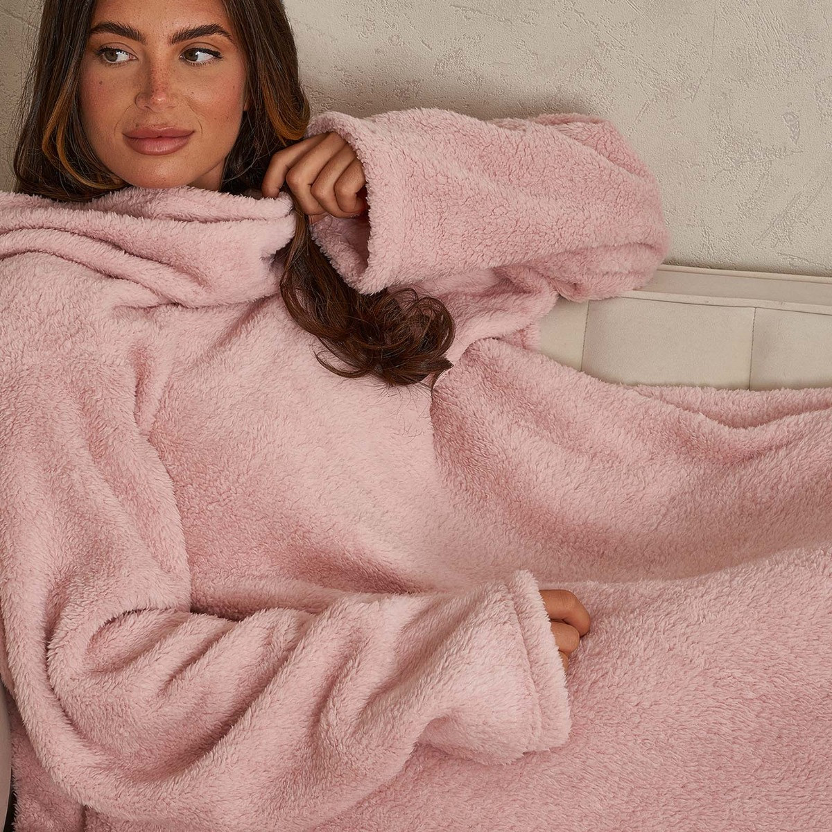 OHS Teddy Fleece Wearable Blanket with Sleeves - Blush>