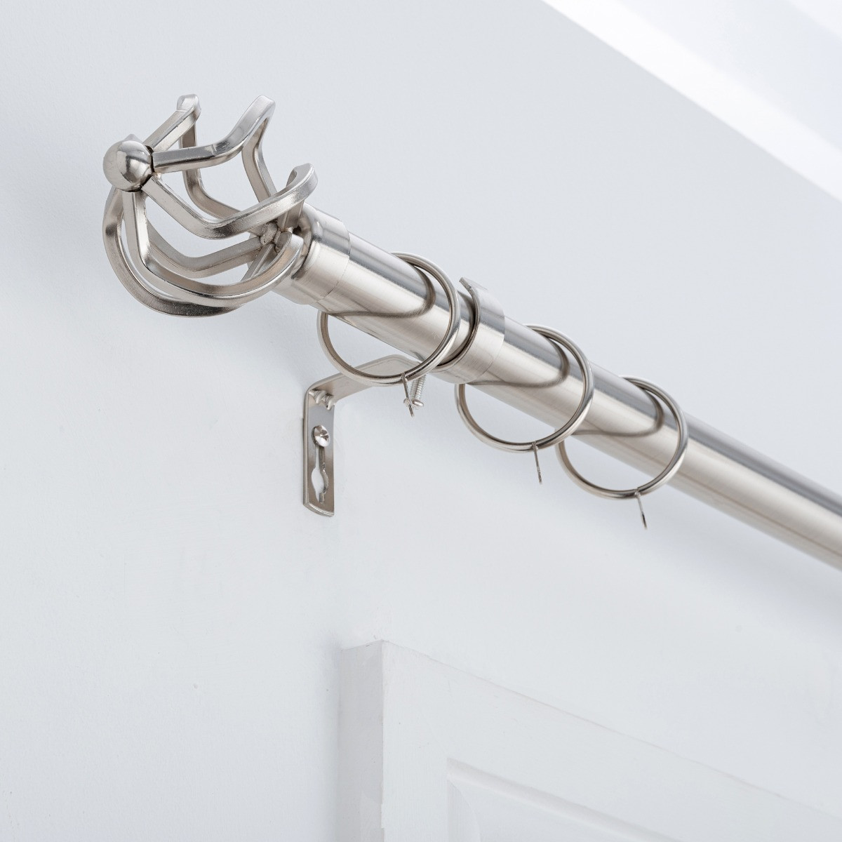 OHS Extendable Claw Curtain Pole - Silver>