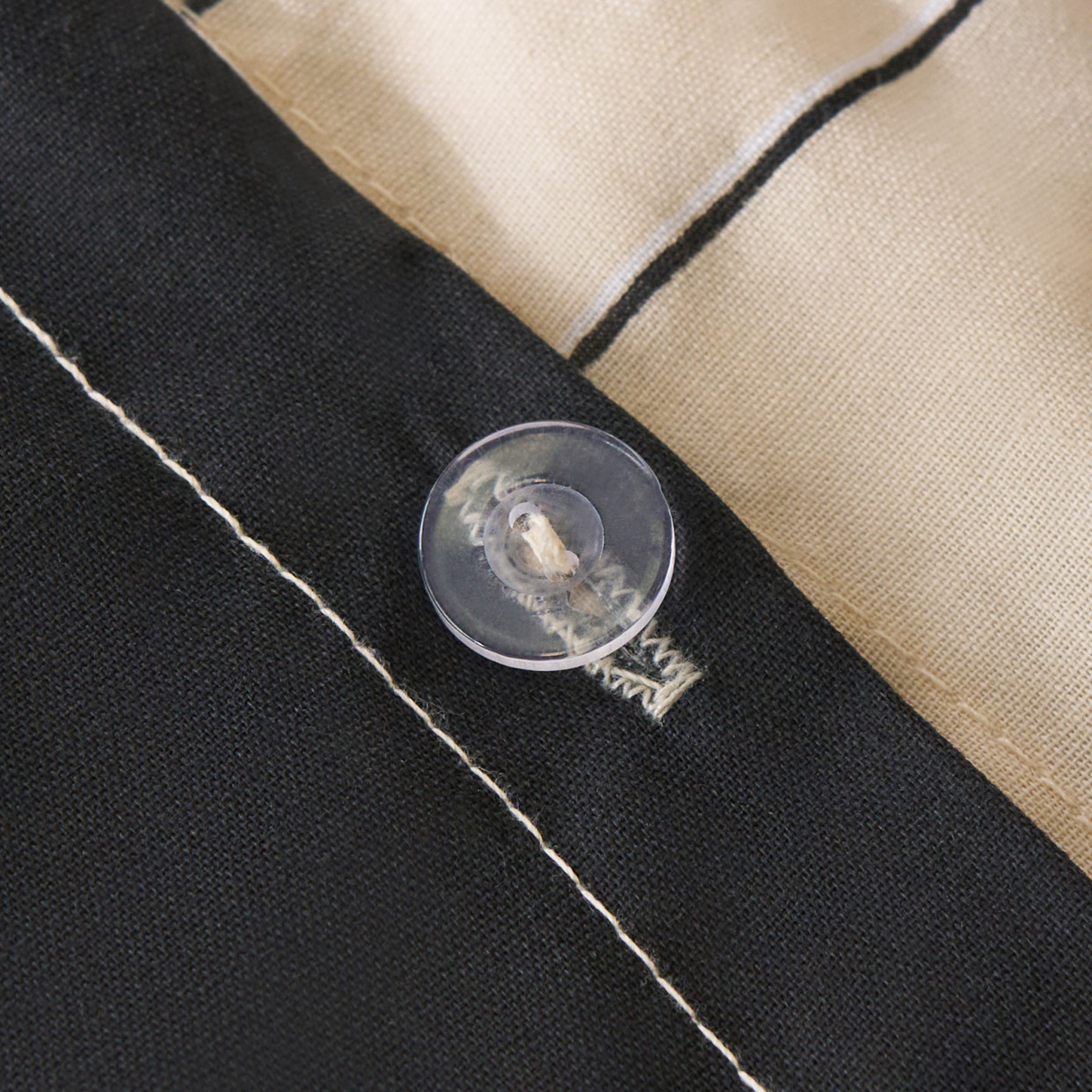 OHS Abstract Geo Duvet Set, Black/Natural - King>